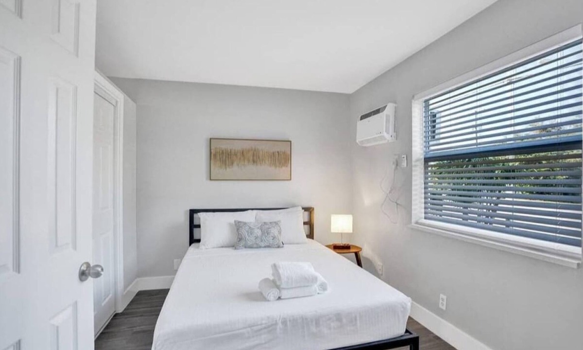 Poinciana Park Apartment | Rustic Retreats 1BR minutes from Las Olas