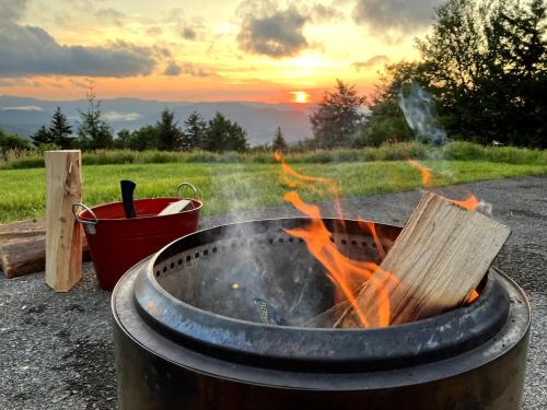 Edray House | S Westridge View Cabin with Hot Tub & Ski-Shuttle