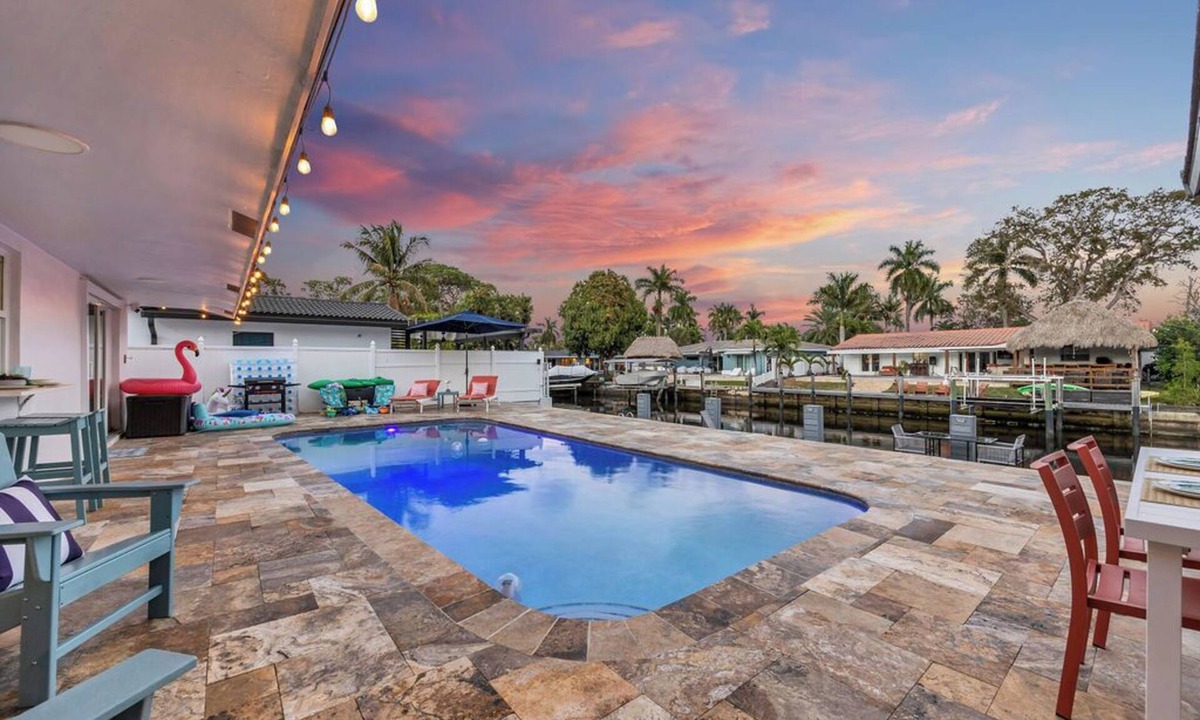 Coral Ridge Isles House | Saltwater Pool & Private Dock | Minutes to Beach