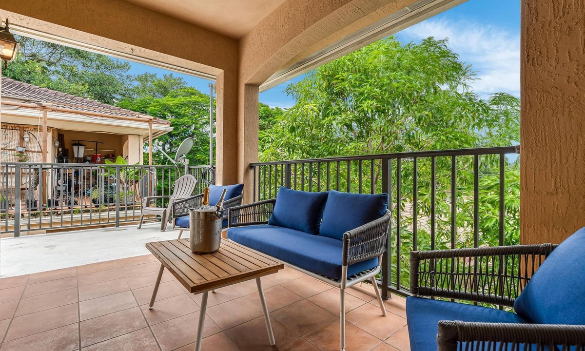 River Oaks Apartment | Salty Fox 5BD Oasis w Spa Beach Downtown