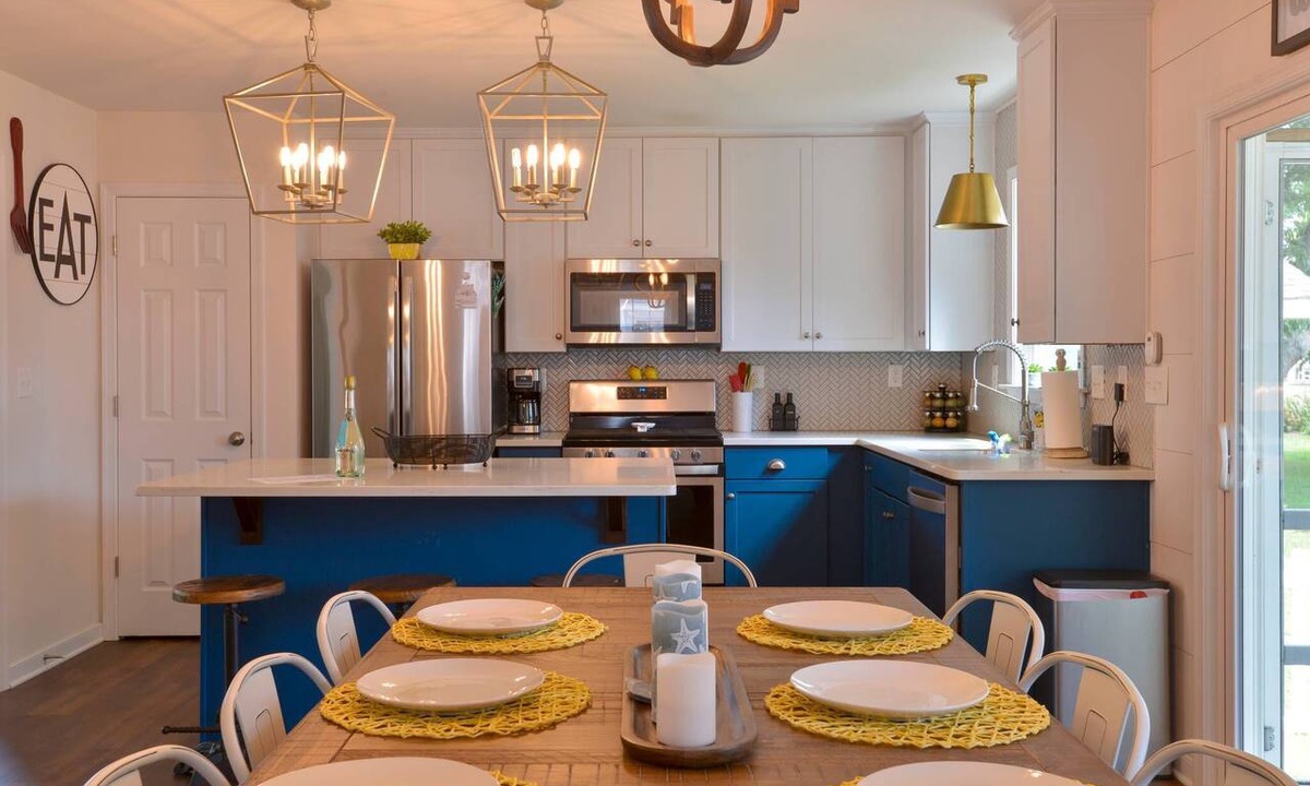 Cape Charles House | Salty Sea Shack, Near Park, Beach & Pet-Friendly