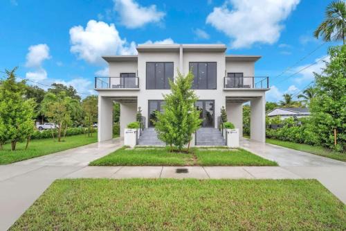 West Little Havana House | Sandra's Place - Family - Entire 8BR-6BA