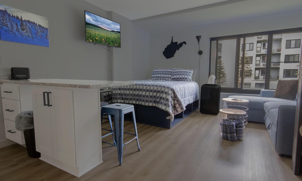 Snowshoe Condo | SC 2217: Renovated Studio w/courtyard views & pool! Perfect for summer!