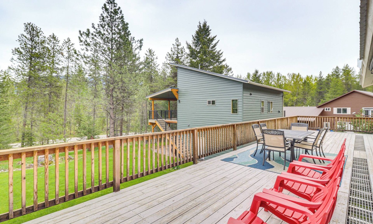 West Glacier Cottage | Scenic Forest Lodge Outside Glacier National Park!