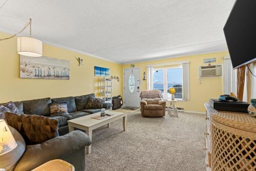 Anglesea Apartment | Scenic North Wildwood Condo with Inlet Views and Beach Nearby