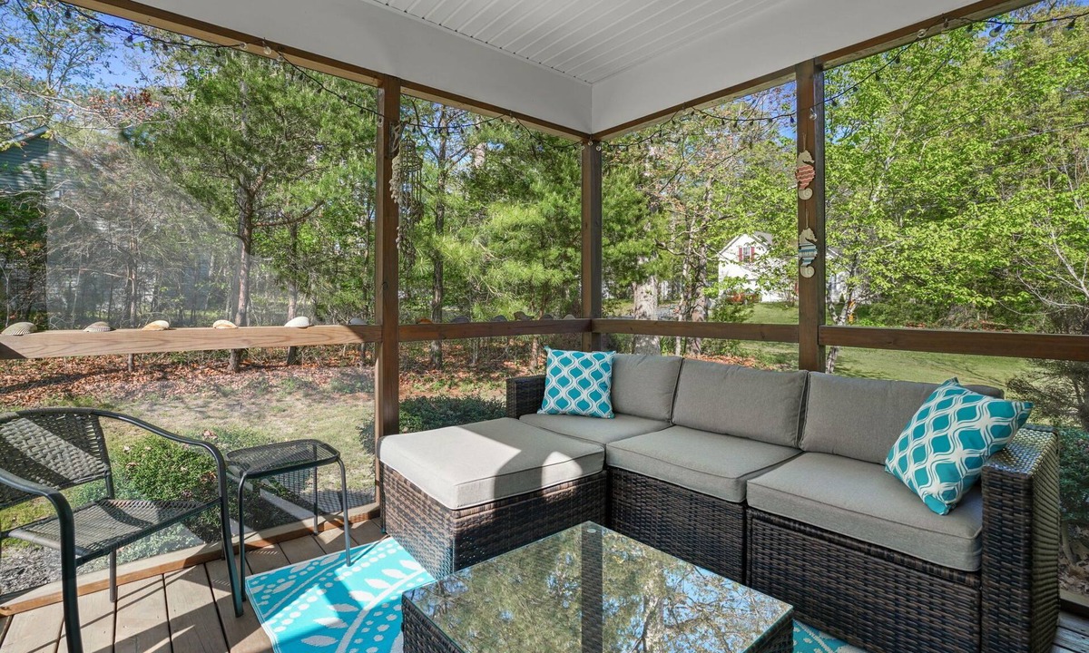 Captain's Cove House | Seahorse Cove | Renovated Coastal Retreat, Screened Porch, Resort Amenities + Pet Friendly