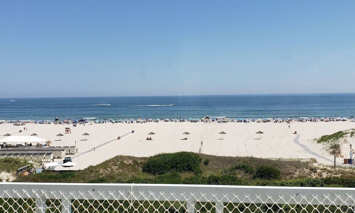 Diamond Beach Condo | Seapointe Village South Beach oceanfront 3-bed condo in Wildwood Crest