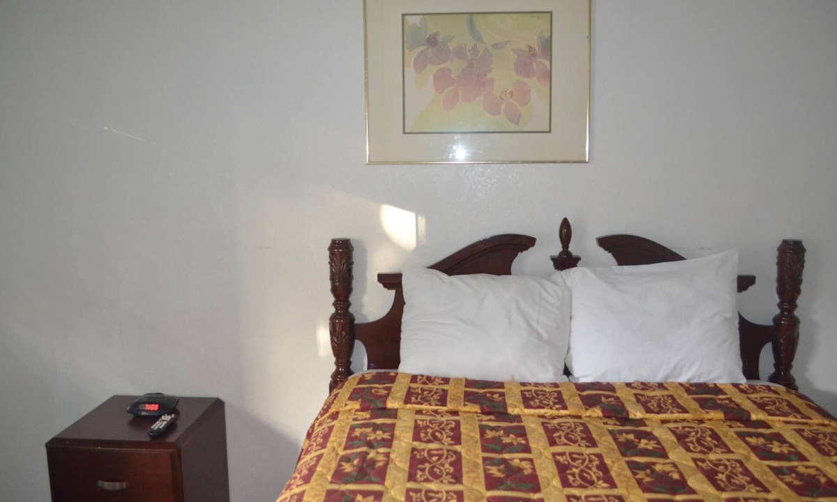 North Long Beach Hotel | Searle Motel