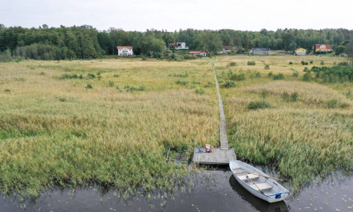 Vasteras Villa | Seaside plot with private jetty, rowing boat & sunset