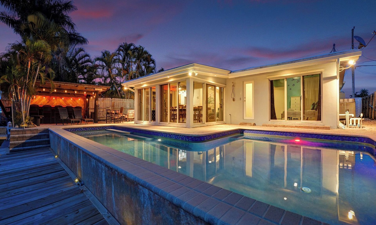 Lauderdale Isles House | Seaside Retreat. Heated Pool/BBQ. Tiki Bar