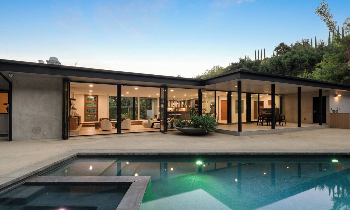 Beverly Glen House | Secluded and Spacious 5-bedroom house in Beverly Hills with sparkling pool
