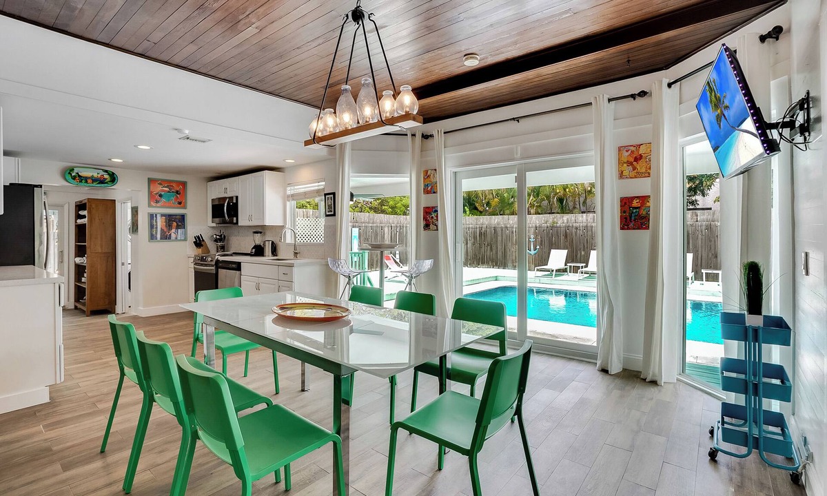 Hallandale Beach House | SECLUDED CARRABEAN PRIVATE RESORT COMPOUND 5 minutes To Ocean. Huge Pool deck.
