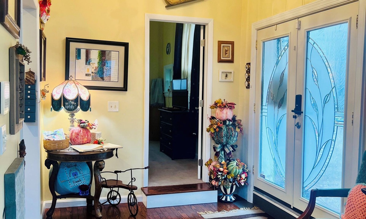 Historic District Cottage | Secluded Cozy Cottage in Historic Downtown