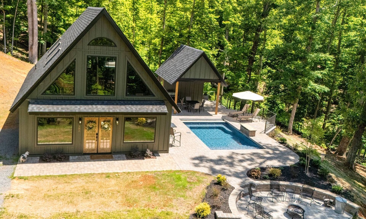 Faber Cabin | Secluded Mountain Cottage in Virginia Wine Country