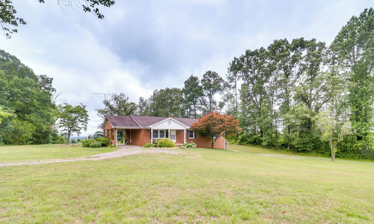 Rochelle House | Secluded Rochelle Home w/ Porch & Mountain Views!