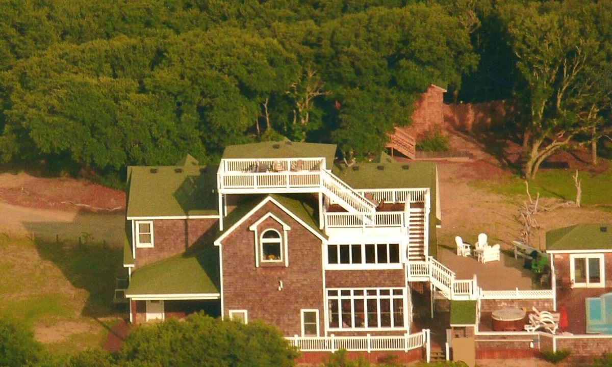 Carova Beach House | Secluded, Spacious, Close to beach, Top deck view-sound/ocean. No Pets
