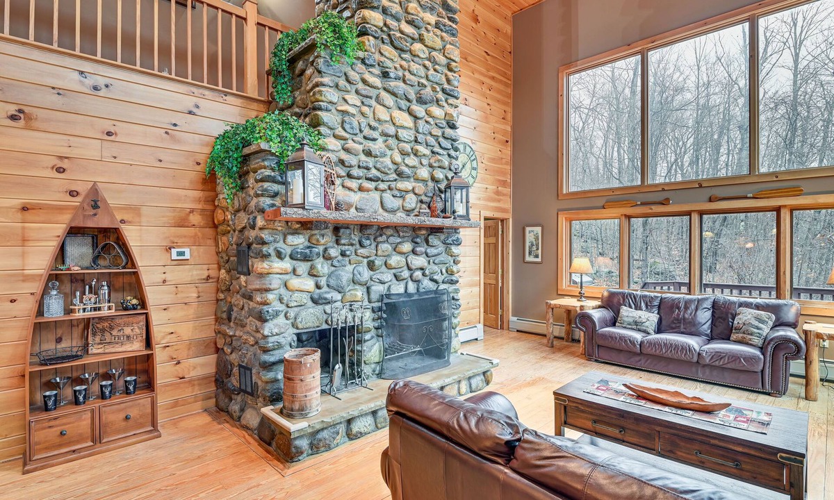 Gloversville House | Secluded Woodland Retreat | Sleeps Large Groups