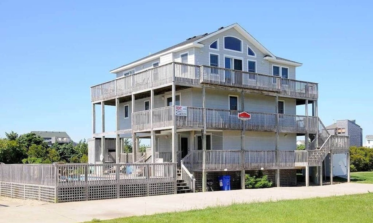 Rodanthe House | Semi Oceanfront Dog-Friendly House private Pool Hot Tub 6 BR