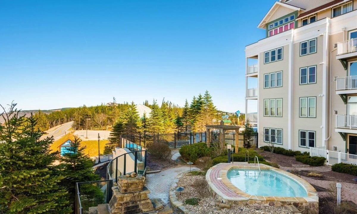 Edray Apartment | Seneca Lodge in Snowshoe Village - Steps to Ski Slopes