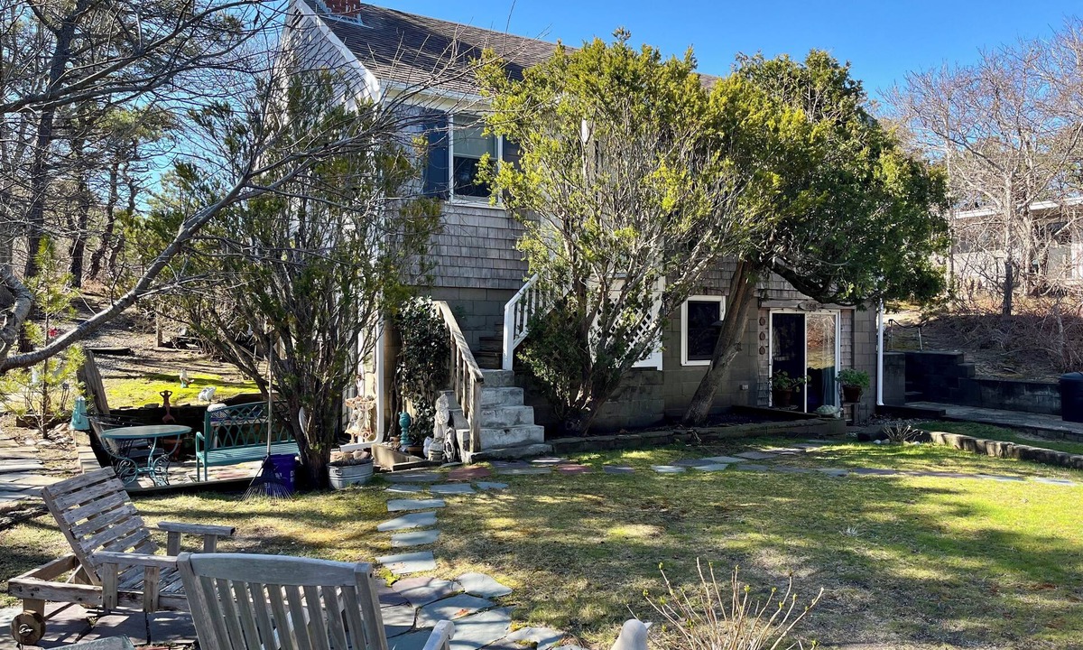 South Wellfleet Cottage | Serene 2-bedroom cottage in South Wellfleet steps to the Beach!