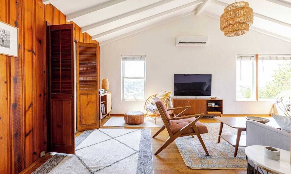 Adams Hill Apartment | Serene and beautiful bohemian retreat, breathtaking views