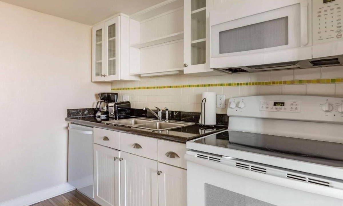 Northeast Virginia Beach Hotel | Serene Oceanfront Retreat in 4 Rooms with Full Kitchen & Outdoor Pool Fun
