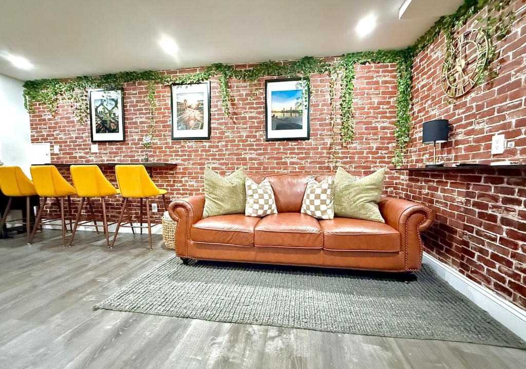 Central-Maverick Square - Paris Street Apartment | Serene Suite Home near Logan International Airport