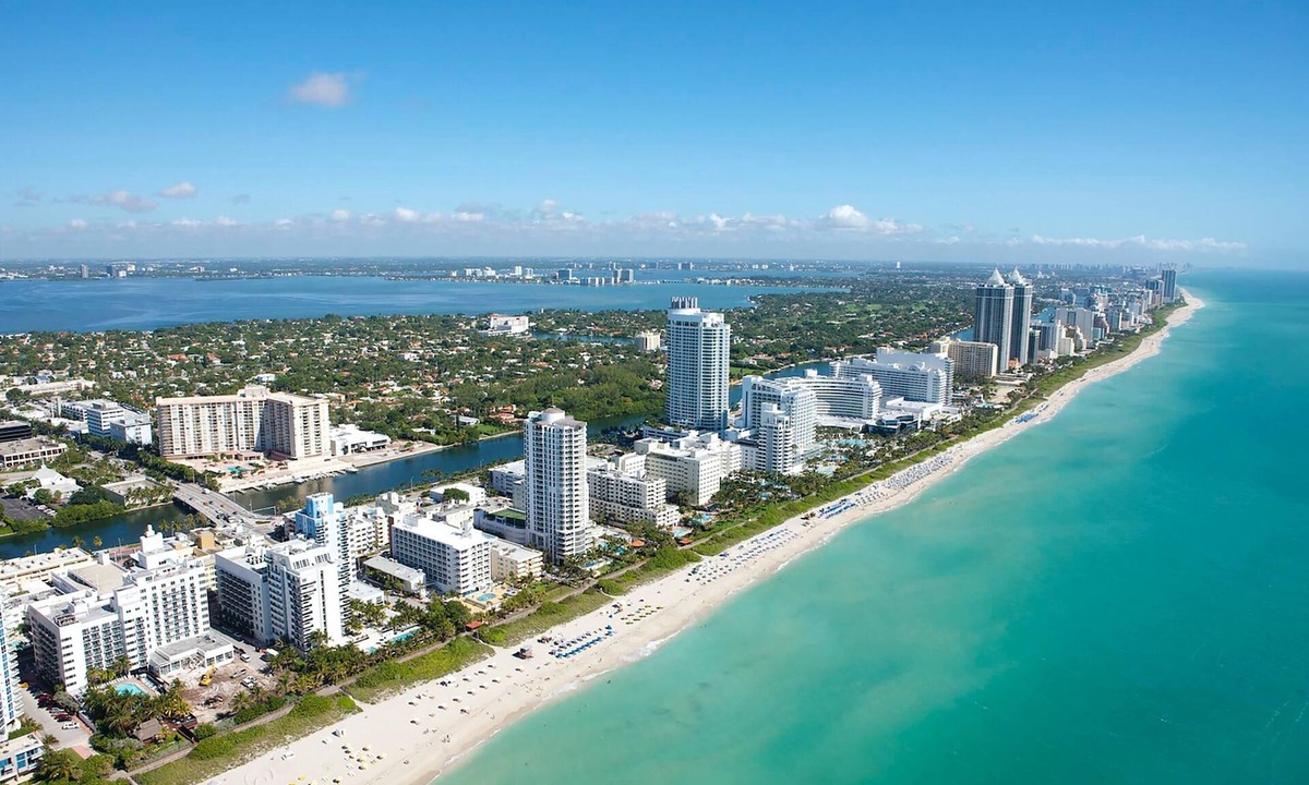 Bayshore Hotel | Sextant | The Carmela | One Block From Beach | 1 Bed 1 Bath