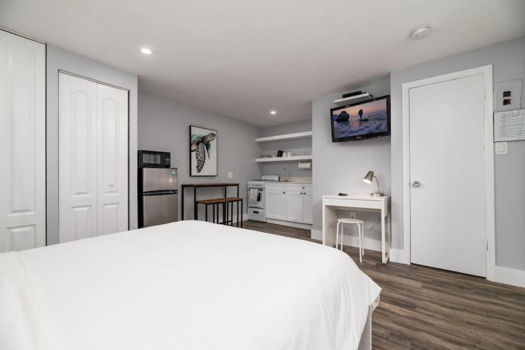 Hollywood Apartment | Shell on the Beach 107