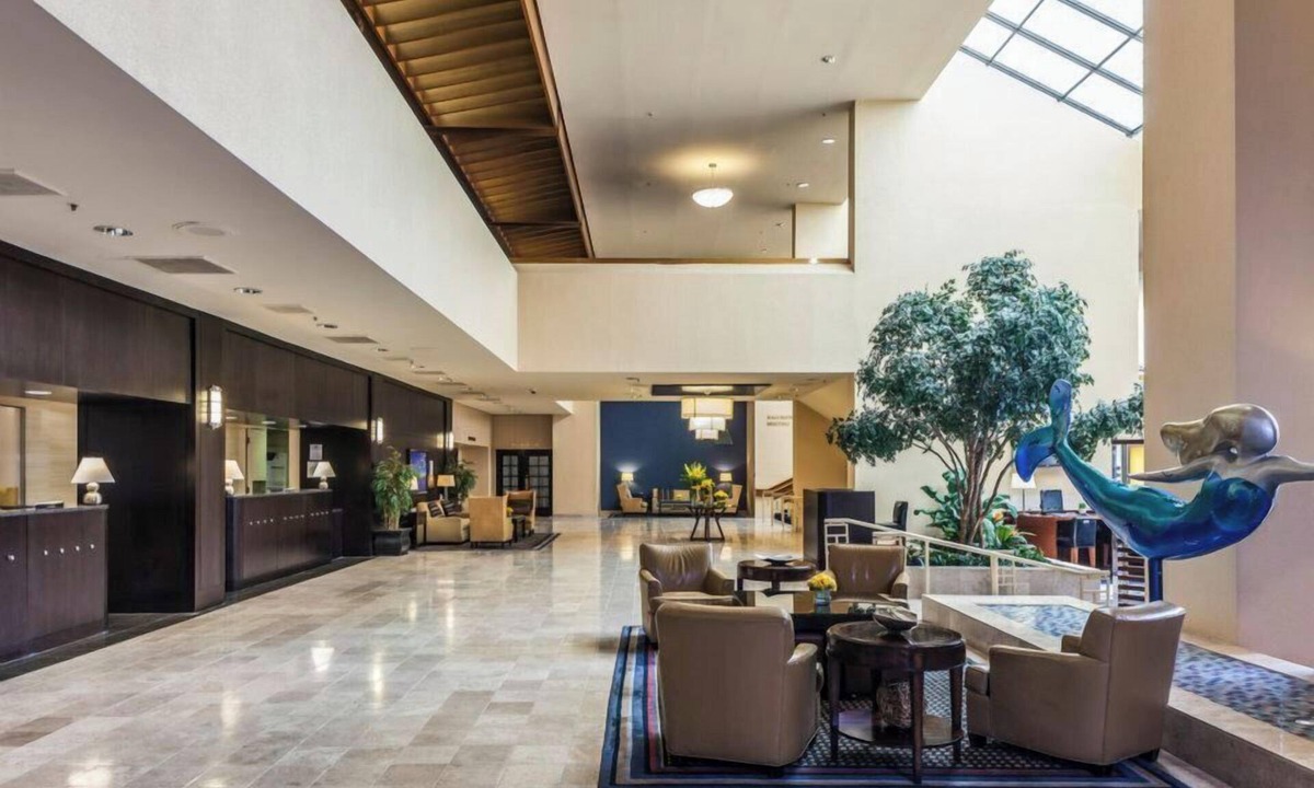 Norfolk Hotel | Sheraton Norfolk Waterside Hotel