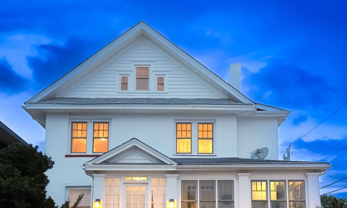 Cape May Apartment | Short walk to the Beach, sleeps 8, four bedrooms, private patio, 2026 weeks open