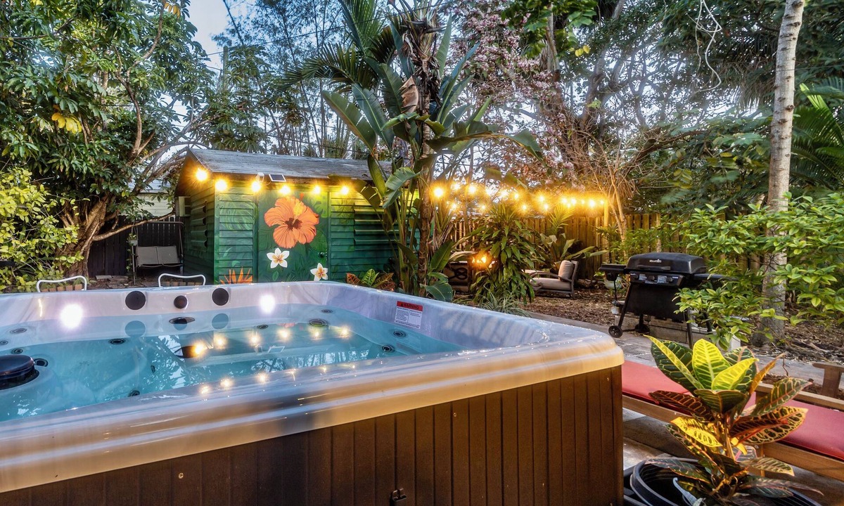 Poinciana Park House | Siren's Cove 2 bedroom House-Hot Tub-for 4 Guests