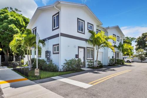 Downtown Fort Lauderdale Villa | Sistrunk Shades Villas Units #1 & #2 Combined