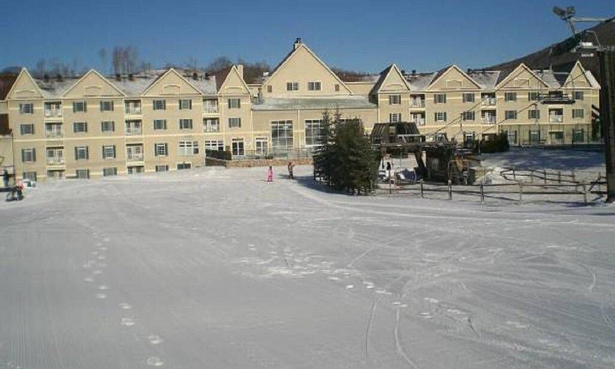 Hancock Resort | Ski-In/Ski-Out Bliss: Bentley Brook Resort" ⛷️🏔️✨ #SlopeSideLuxurynnnnnn