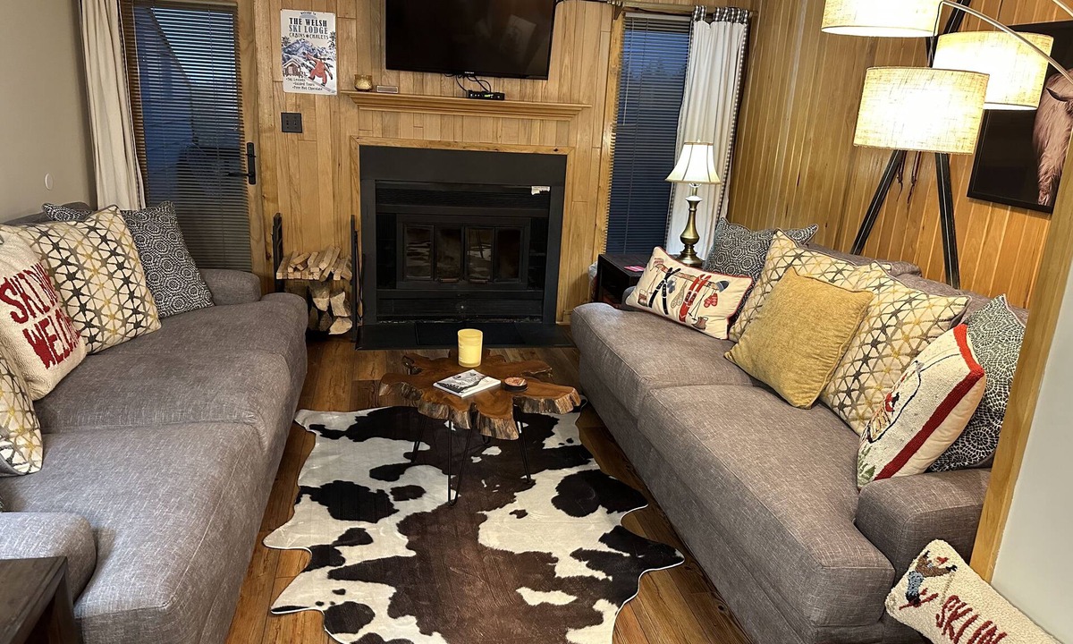 Edray Ski Chalet | Ski in/ski out Family friendly stylish ski chalet