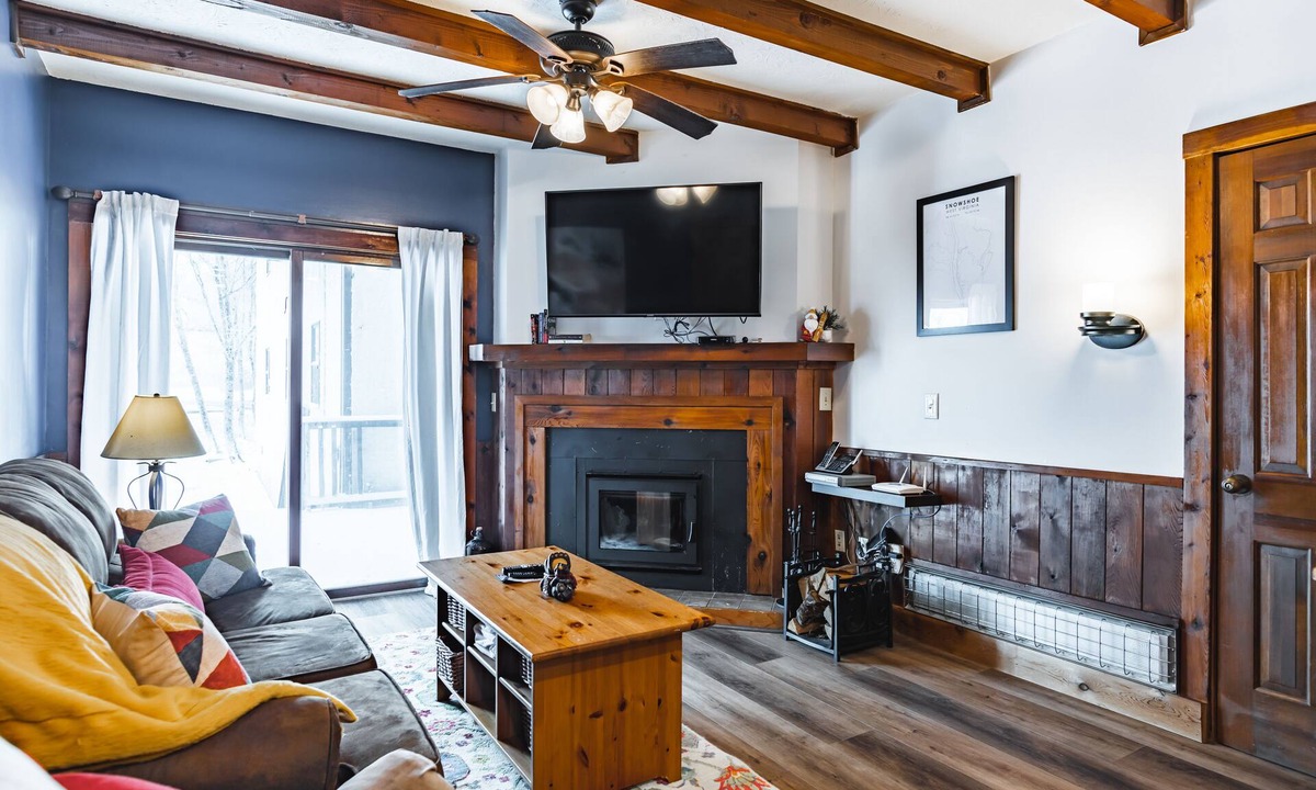 Edray Condo | Ski In/Ski Out, King Bed, Pet Friendly, Fireplace & walking distance to village