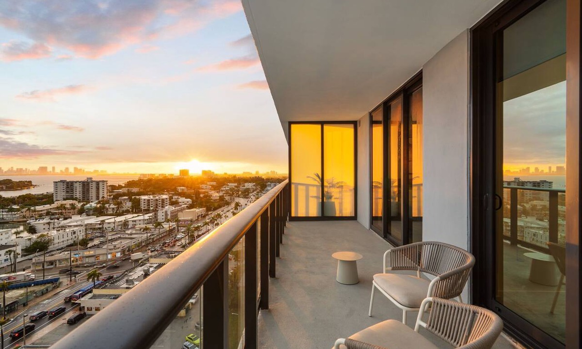North Beach Condo | Sky 1BR City View: 30min to Miami Stadium