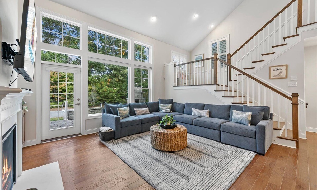 Long Neck House | Sleeps 12 5BR FirePit+Pool Linens Included