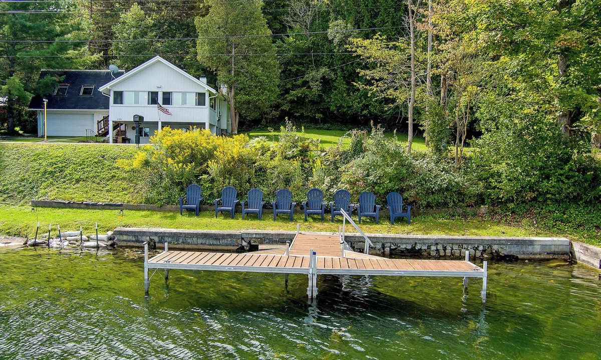 West Eaton House | Sleeps 12, Beautiful Lakefront Getaway - Private Dock, Colgate Weekend Favorite