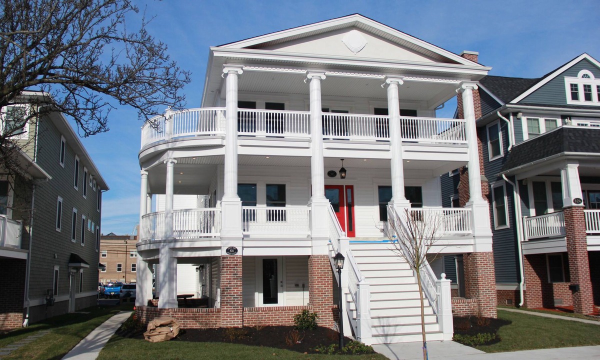 North End Apartment | Sleeps 24 - 8 Bedroom 5.5 bath -4 Master Suites -Great Location-Private Elevator