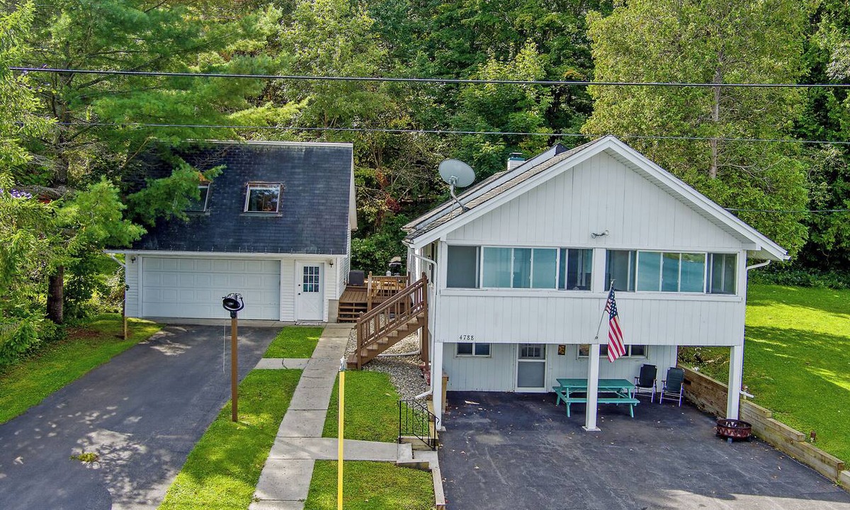 West Eaton Apartment | Sleeps 4 - Beautiful Lakefront Getaway near Colgate University