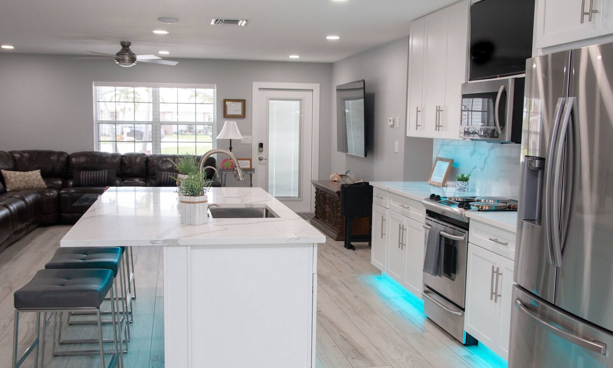 Pompano Beach House | Sleeps 8 - 2 bedroom/bath & Study Remodeled Monthly