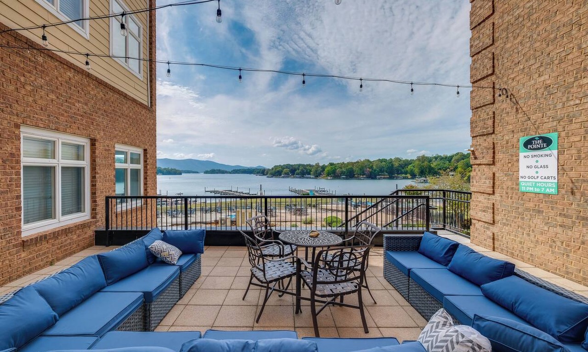 Smith Mountain Lake Apartment | Smith Mtn Lake Retreat: Indoor Pool/Hot Tub Access
