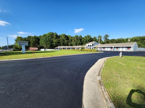 North Chesterfield Hotel | Snow White - Richmond South