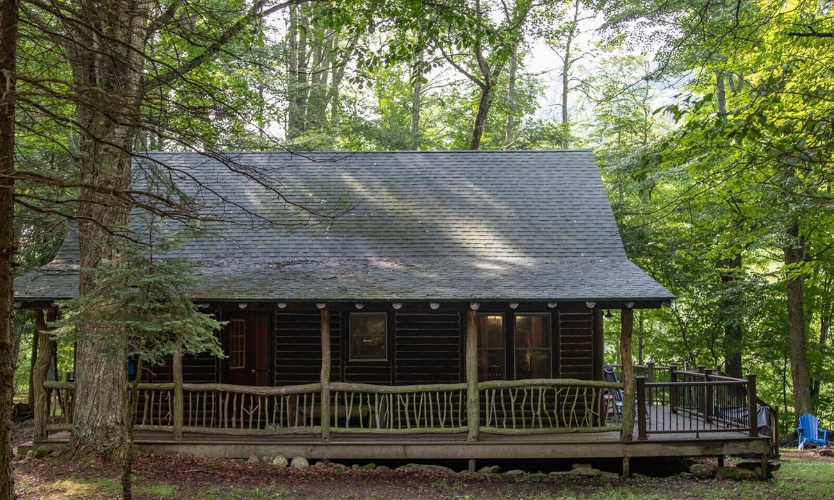 Edray Cabin | Snowshoe Log Cabin - Two Fawns
