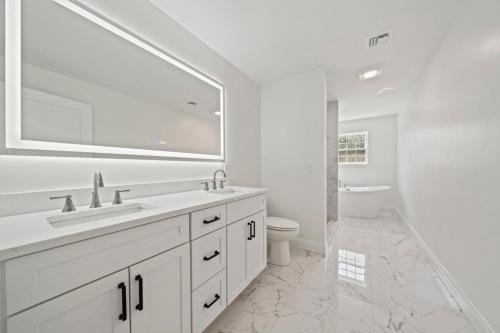 Randolph Apartment | Soaking Tub Luxury 3-Bedroom TownHouse