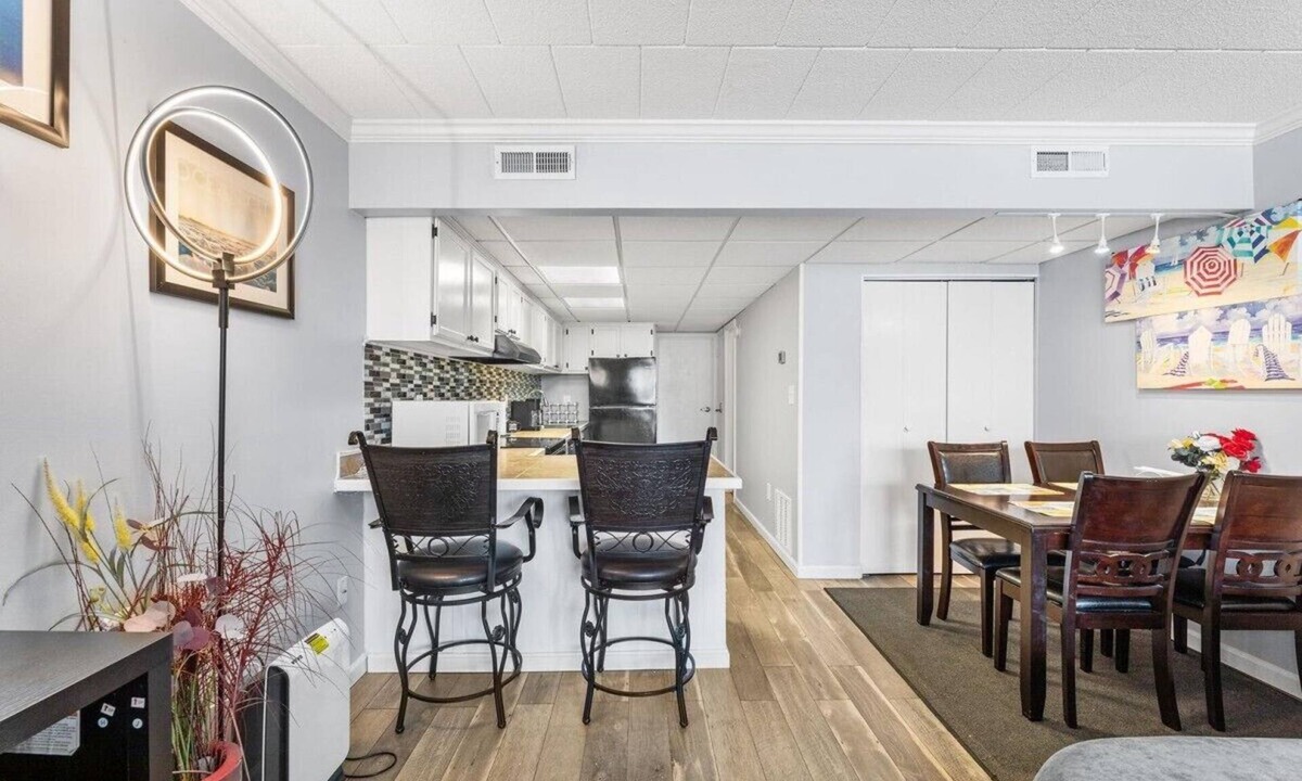 Little Salisbury Condo | Sofa to Surf in a minute. Midtown Gem, completely remodeled