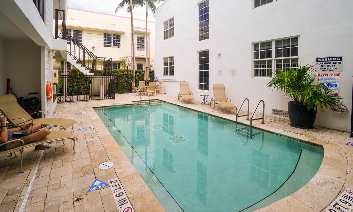 South of Fifth Condo | SOFI Easy Walk to Beach, Grill, Pool & More!