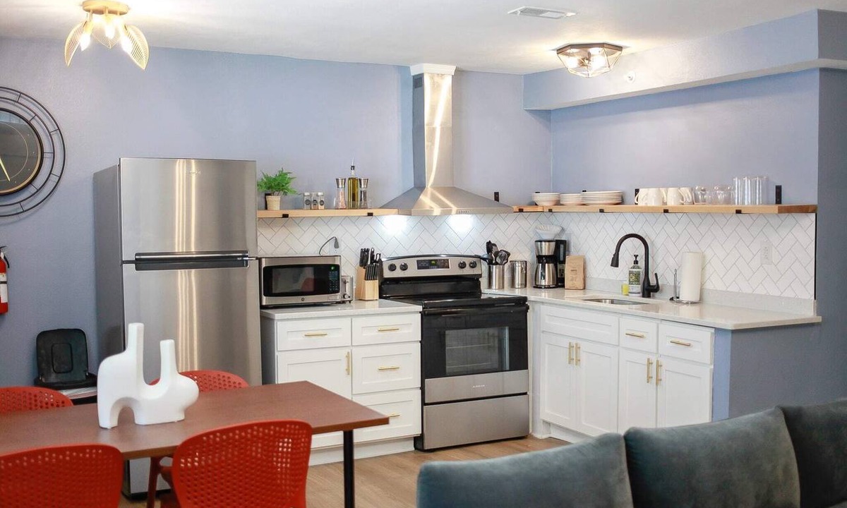 East Ocean View Apartment | Sojourn's Harborage Jellyfish Suite Near Beach
