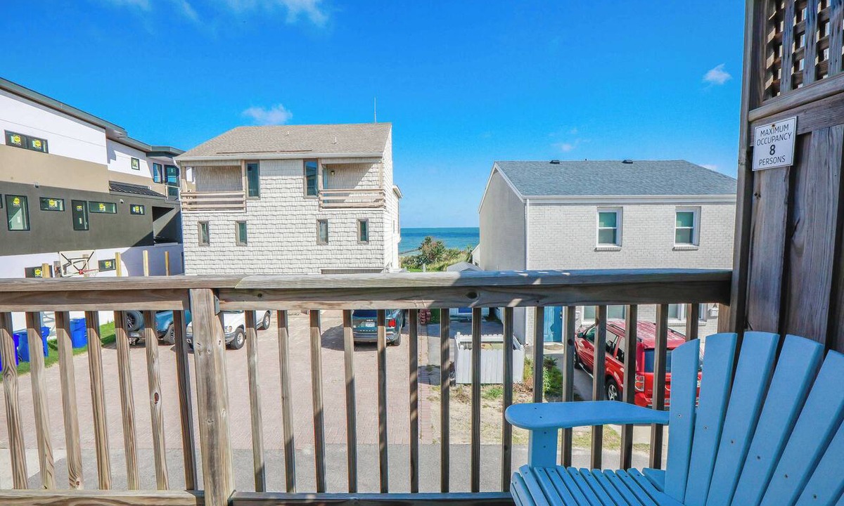 Chic's Beach Apartment | Sojourn's Sea Views with Balcony Sleeps 10